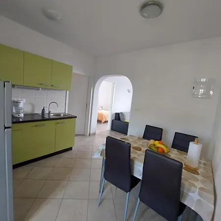Apartment Apartman Luna Kornić