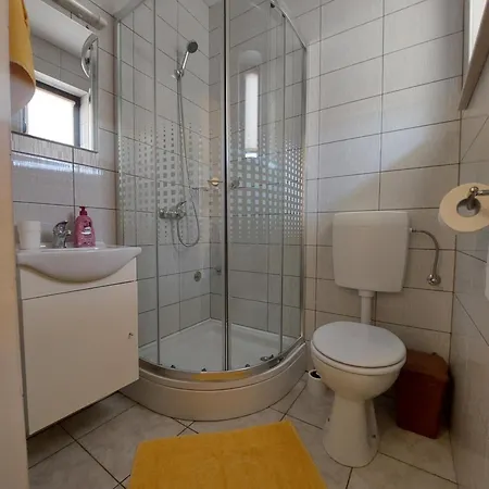 Apartment Apartman Luna Kornić